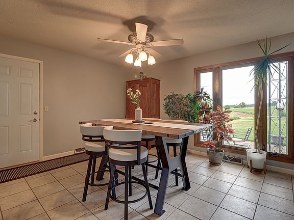 5th image of 24165 Hillcrest Dr
