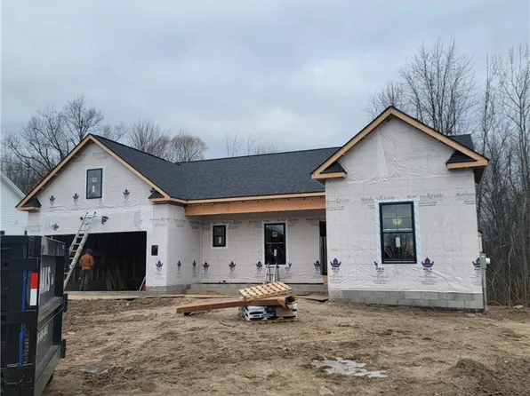 3276 Spragbrook Cir, Macedon, NY 14502