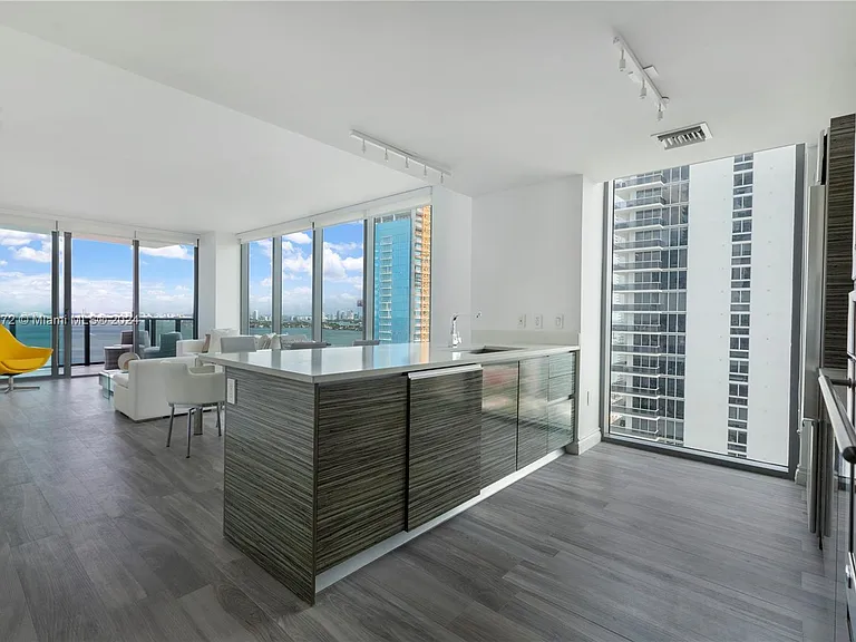 460 NE 28th St #2808 — Photo 4