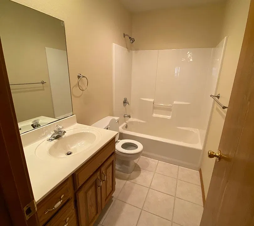 1229-1231 W Bluegrass Rd