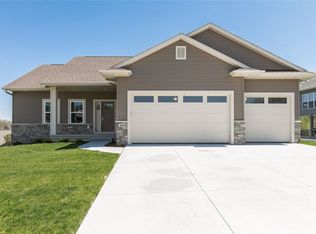 1610 38th St SE, Cedar Rapids, IA 52403