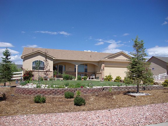 Lush, low maintence landscaping