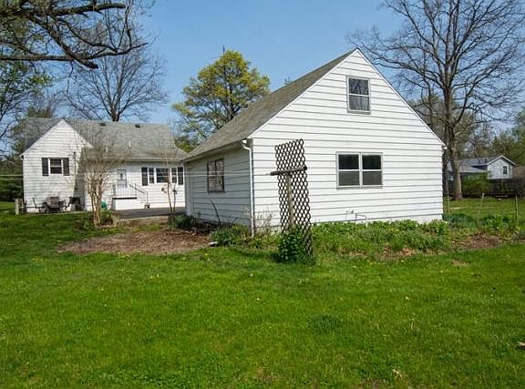 3rd image of 19194 Helen Ave