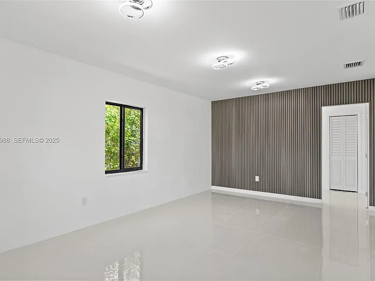 1640 NE 183rd St — Photo 7