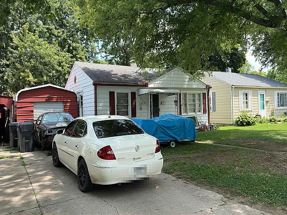 3rd image of 318 E 39th St