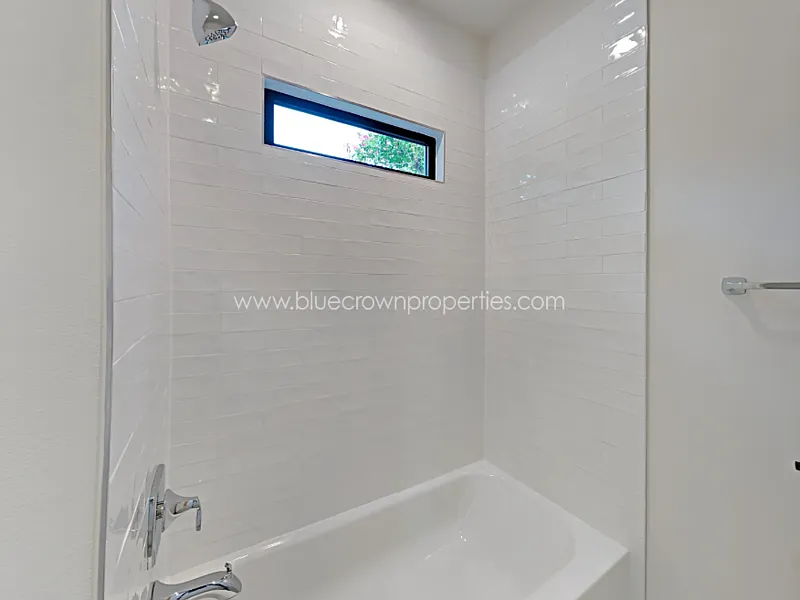 5 bed, 6.0 bath, 3469 sqft, $9,500 — Photo 2