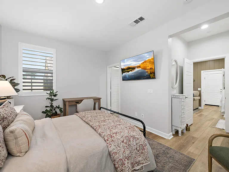 Gen-suite bedroom