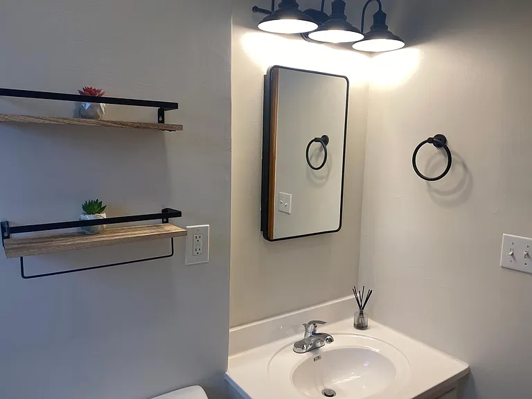 5519 S Madison Ave — Photo 10