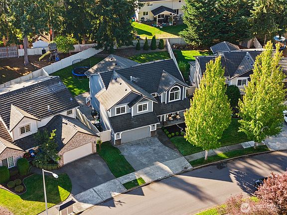 3rd image of 9115 Vancouver Drive NE