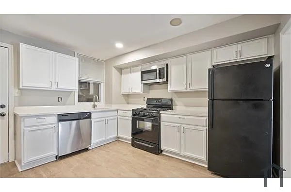 Building Photo - 3420 Leverton Ave