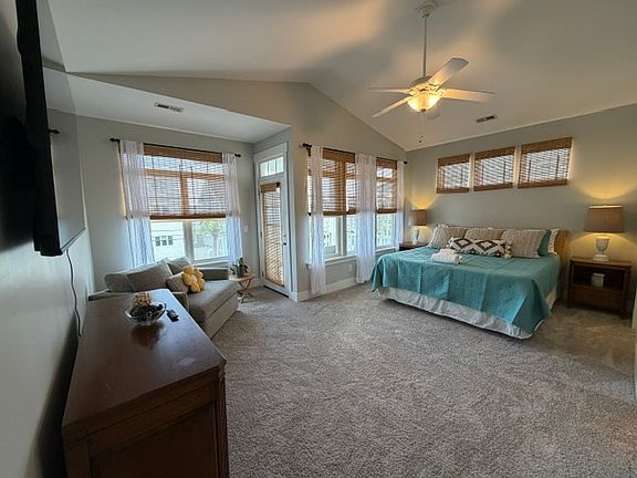 5th image of 1303A Lumina Ave N