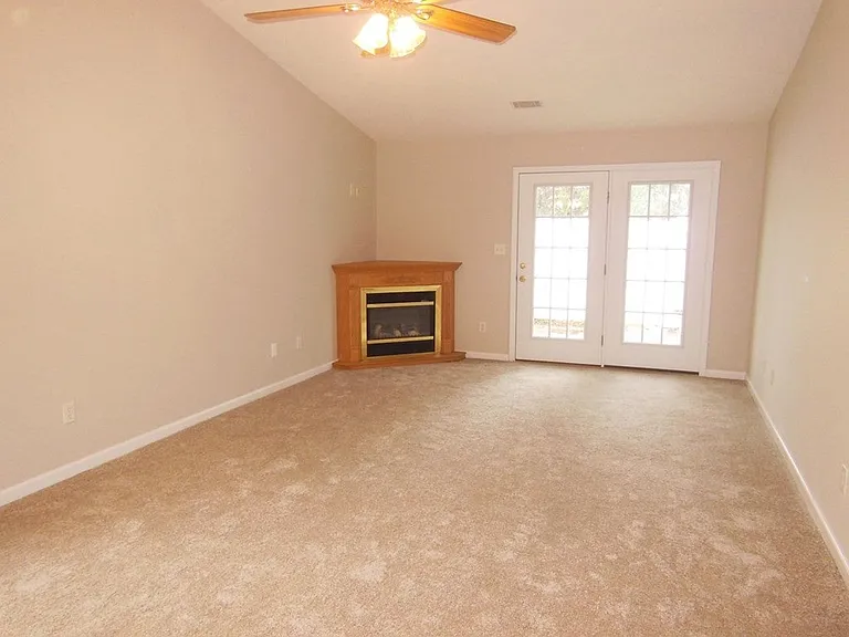 306 Evans Lake Way — Photo 3