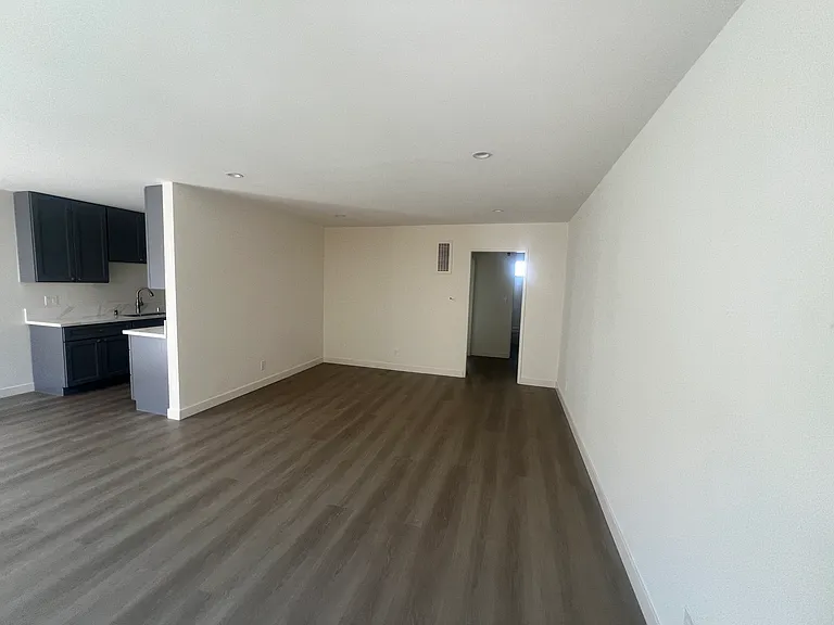 1329 Barry Ave #3 — Photo 8