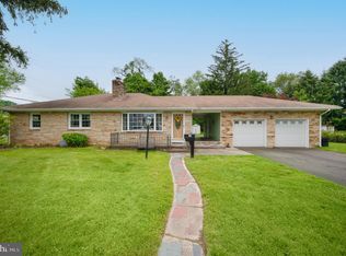 318 Sutherland Rd, Ewing, NJ 08618
