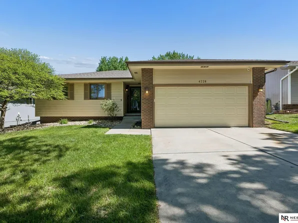 4228 Duxhall Dr, Lincoln, NE 68516