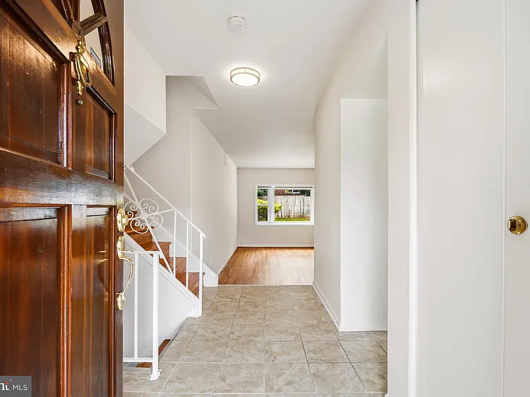 11840 Enid Dr — Photo 2