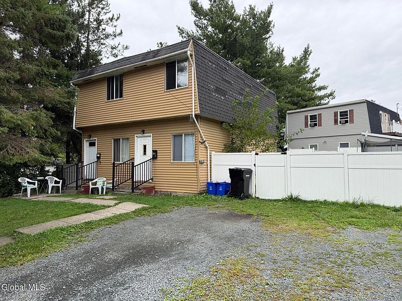 3rd image of 124 Mann Avenue