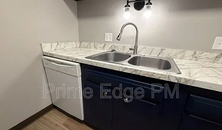 1109 N 28th St #6 — Photo 8