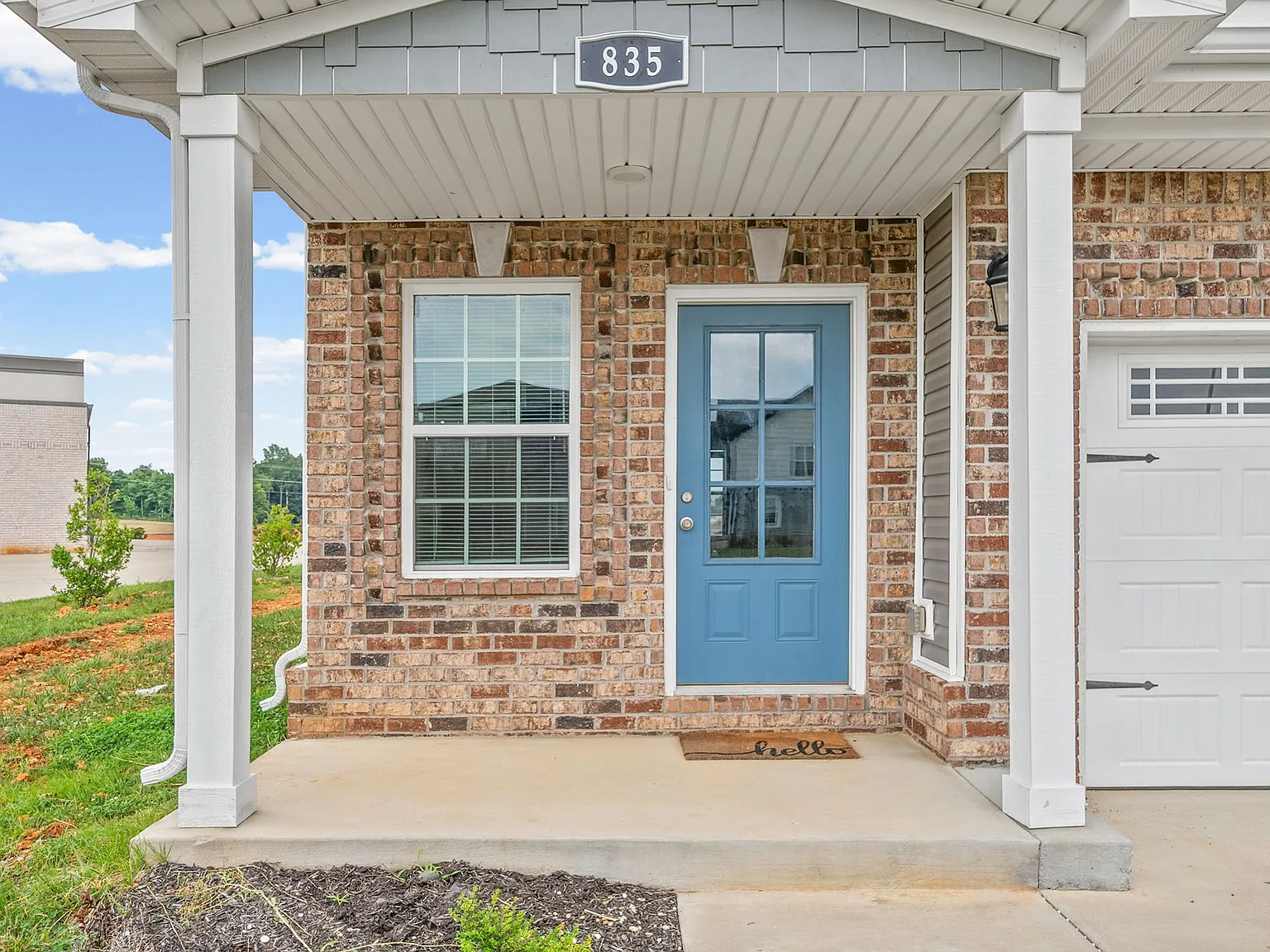 3 bed, 2.5 bath, 1579 sqft, $1,900 — Photo 3