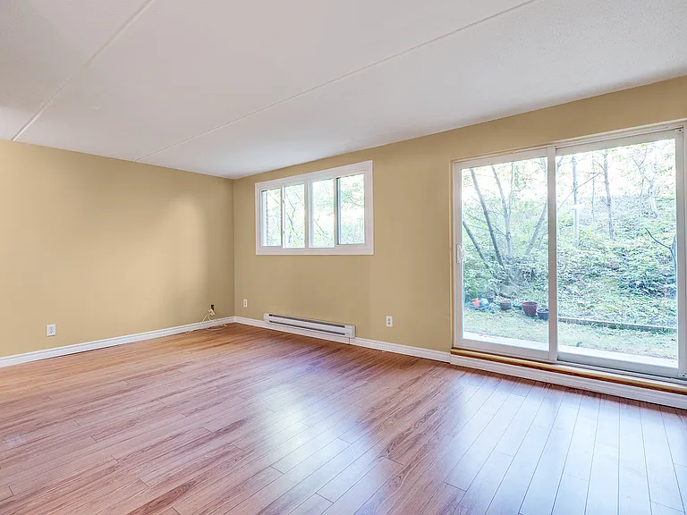 641 Cedar St N — Photo 10