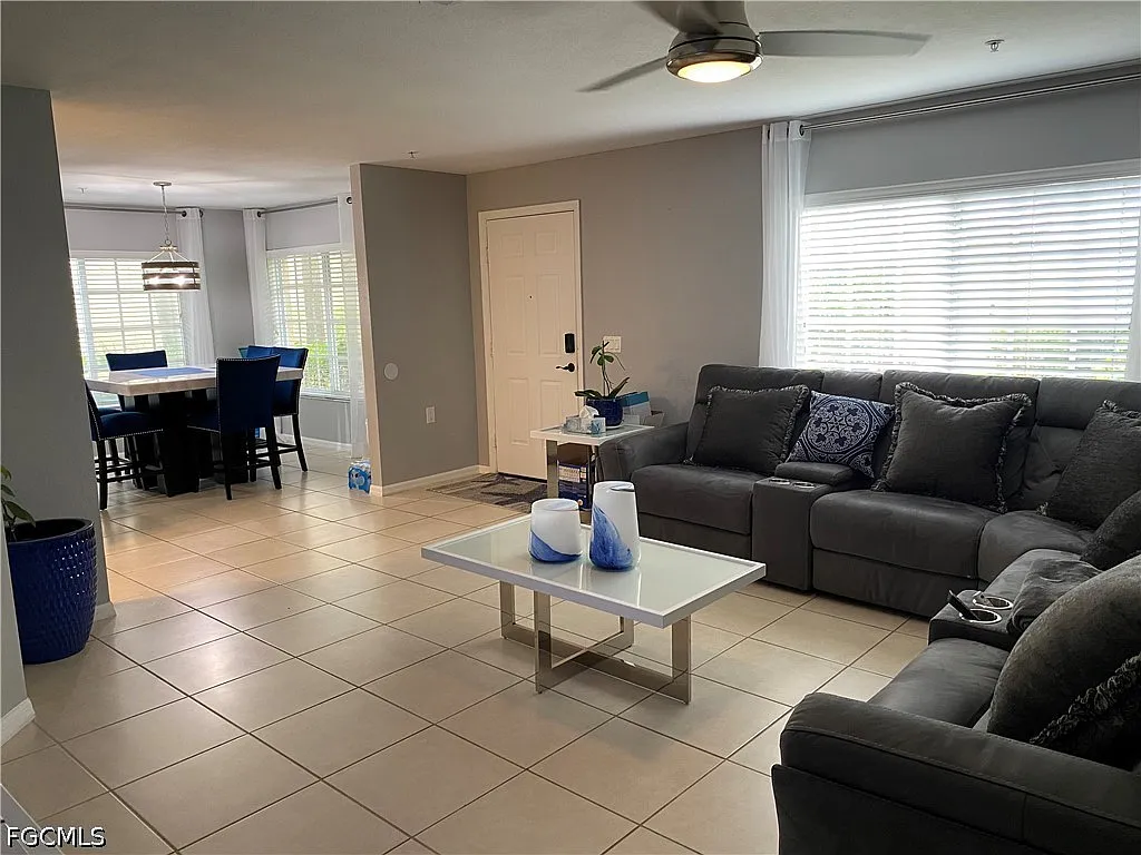 3 bed, 2.5 bath, 1302 sqft, $1,700 — Photo 3