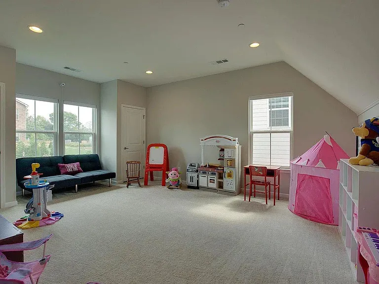 8033 Brookpark Ave — Photo 20