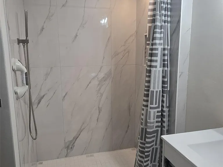 2321 SW 87th Ter — Photo 8