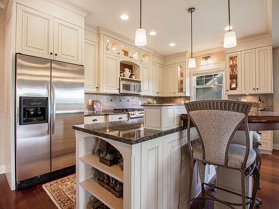 3rd image of 4649 W Perry Cir #10