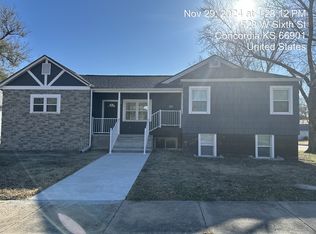 534 W 6th St APT 2, Concordia, KS 66901