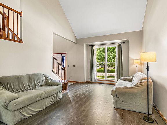4th image of 3880 Peartree Dr