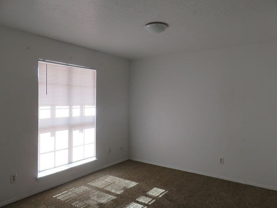 2nd image of 2453 La Fonda Cir #2