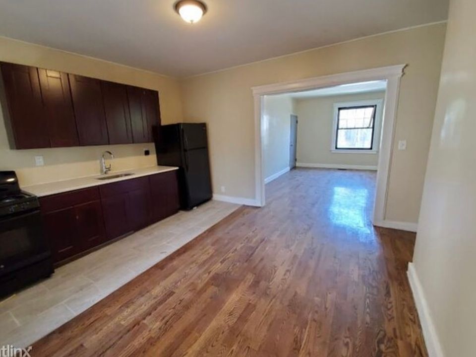 1st image of 276 S Clinton St #1R