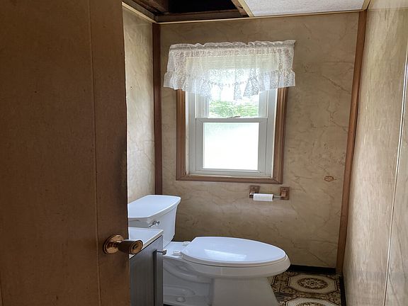 3rd image of 2431 Prast Blvd