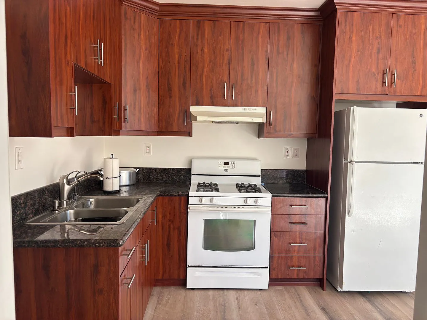 Amazing Standalone 1 Bedroom ADU! — Photo 2