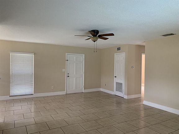 3rd image of 351 SE Solaz Ave