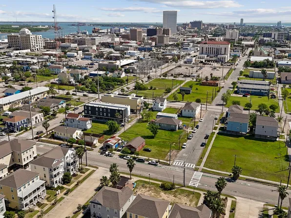 2820 Winnie St, Galveston, TX 77550
