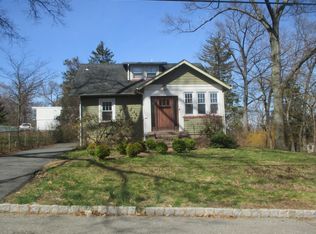 38 Valley View Rd, Verona, NJ 07044