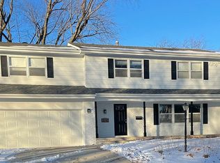 2117 Meadow Brook Dr, West Des Moines, IA 50265