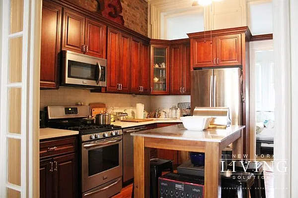 Rented by NY Living Solutions | media 32