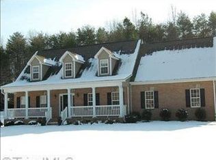 6846 August Dr, Clemmons, NC 27012