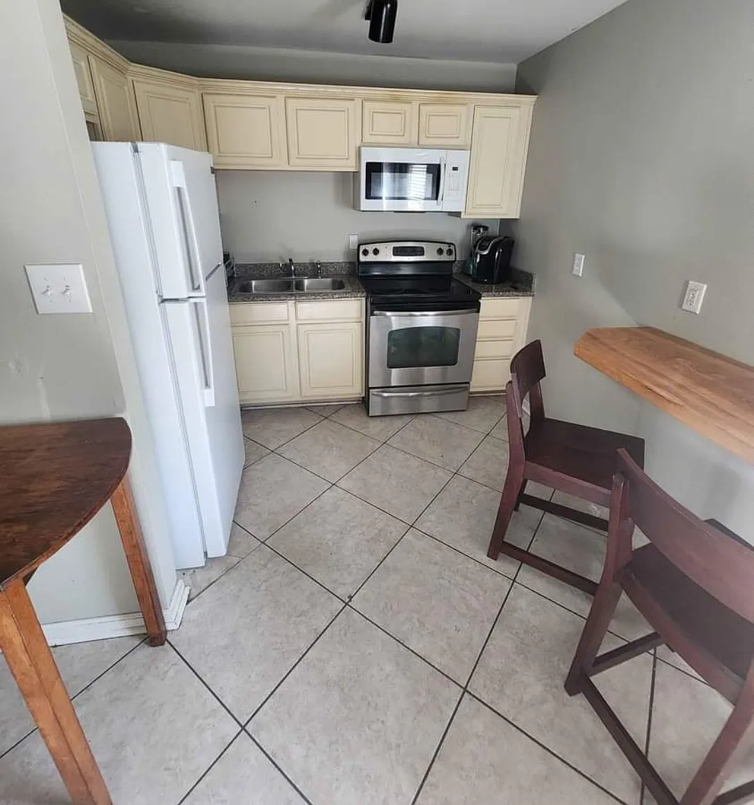 2 bed, 928 sqft, $975 — Photo 2
