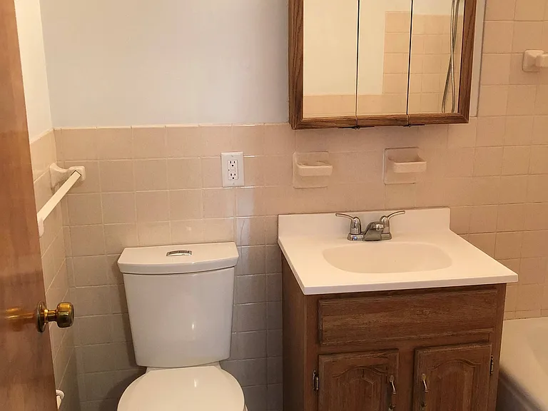 Carroll Court Apartments — Photo 21