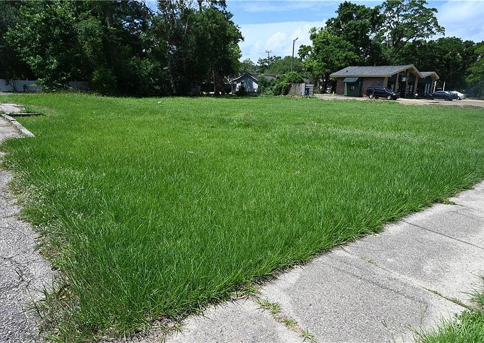 2nd image of 1407 Springhill Trce