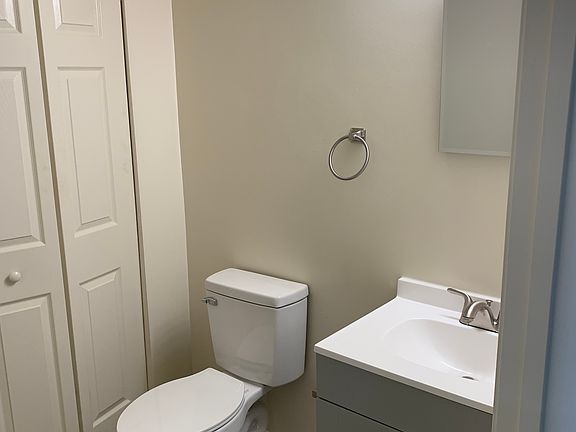 5th image of 46859 Rogers Dr
