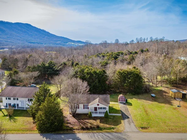 323 Mountain Ash Dr, Dryden, VA 24243