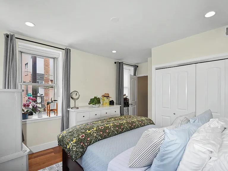 637 N 2nd St #2 — Photo 7