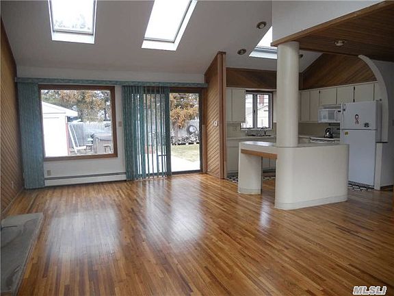 5th image of 6 Coronet Cres