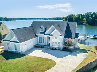9607 Island Point Rd, Sherrills Ford, NC 28673
