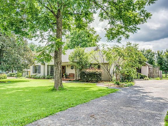 2nd image of 2224 Country Club Dr