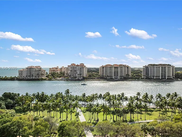 300 S Pointe Dr #907 — Photo 39